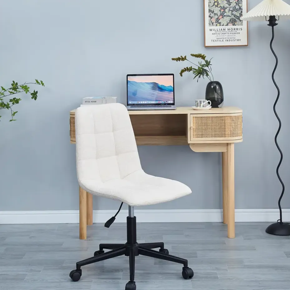 Bureaustoel van beige stof met metalen onderstel