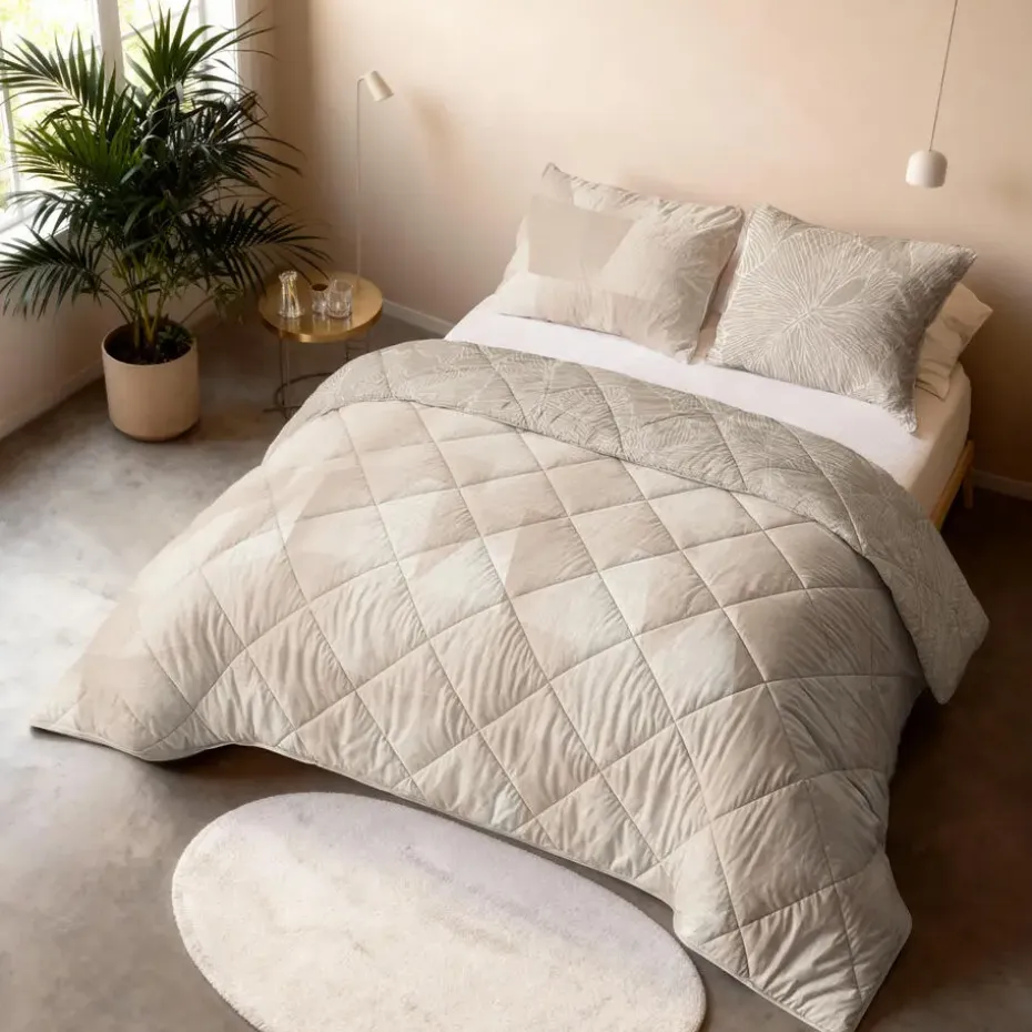 Dekbed zonder Overtrek Triangles 240x220 – Zacht & Wasbaar – Incl 2 Kussenslopen