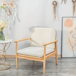 Fauteuil van massief hout en beige stof