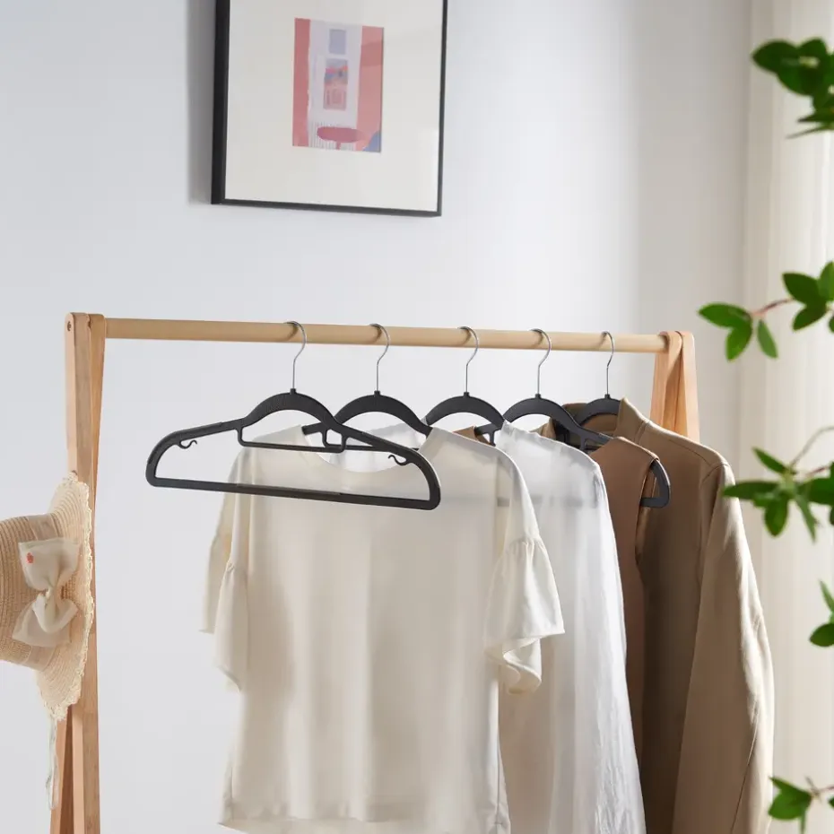 Kunststof kledinghangers - Set van 20 - antislip - met broeklat - Zwart