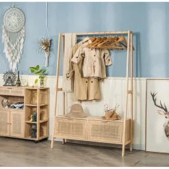 Massief houten kledingrek met rieten zitting