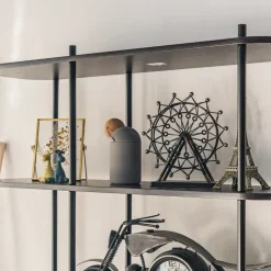 Moderne etagère van metaal en zwart hout
