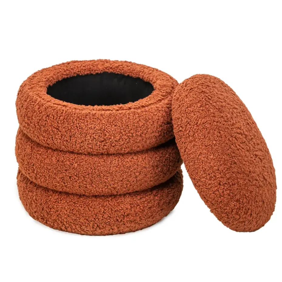 Poef met terracotta krullen en houten basis