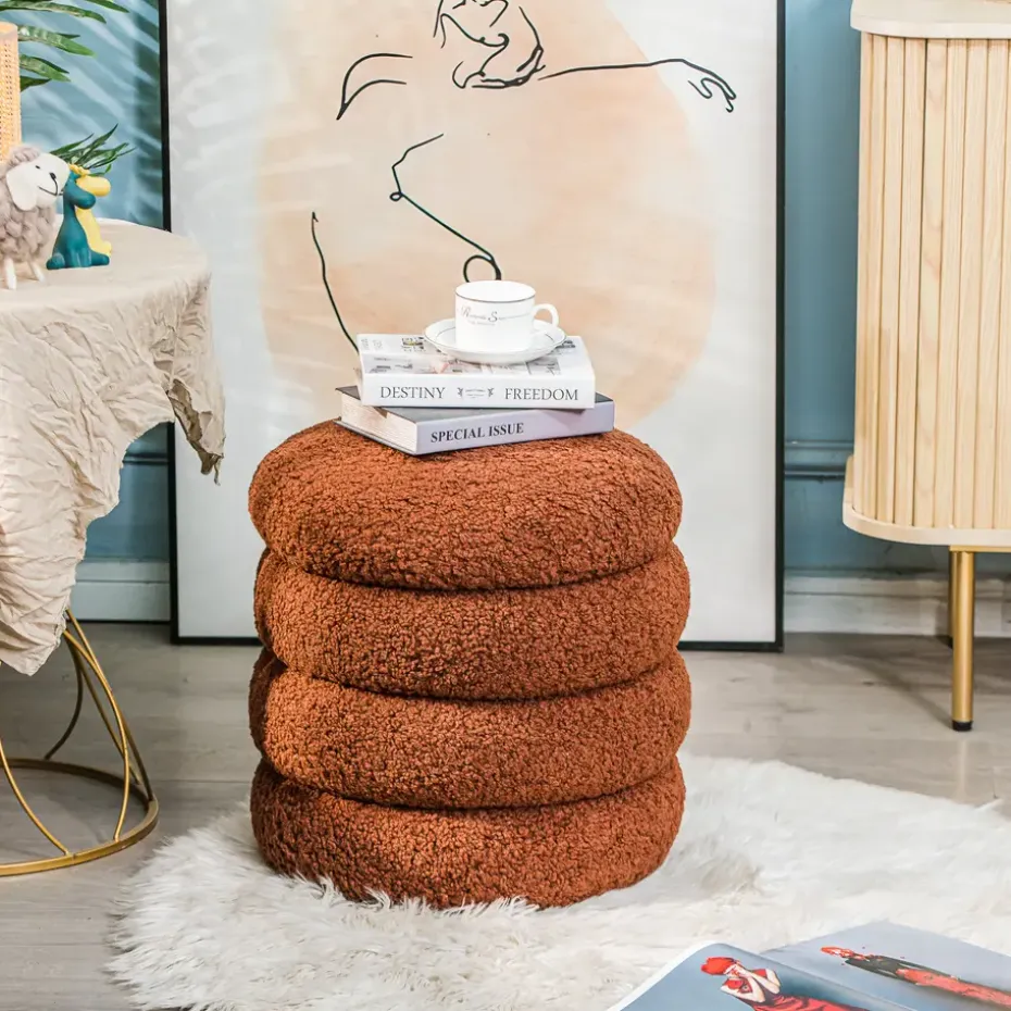 Poef met terracotta krullen en houten basis