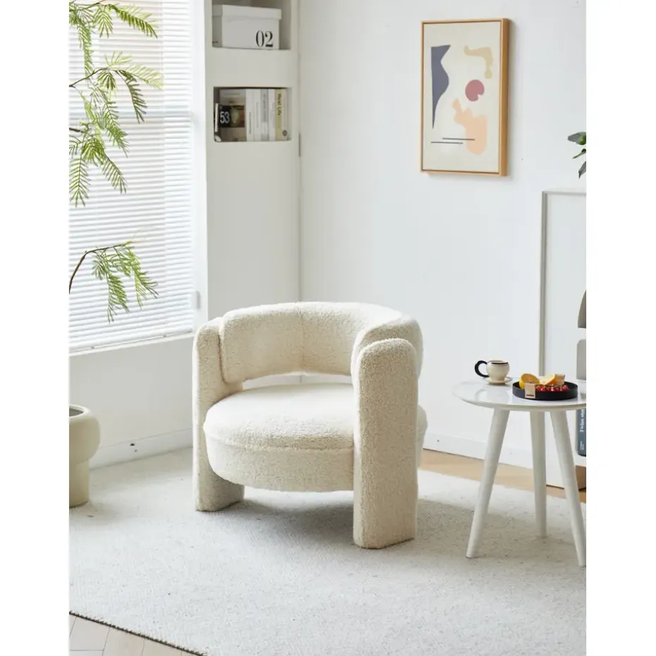 Salonstoel van metaal en witte lussen