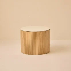 Set van 2 ronde salontafels van massief hout met opbergruimte