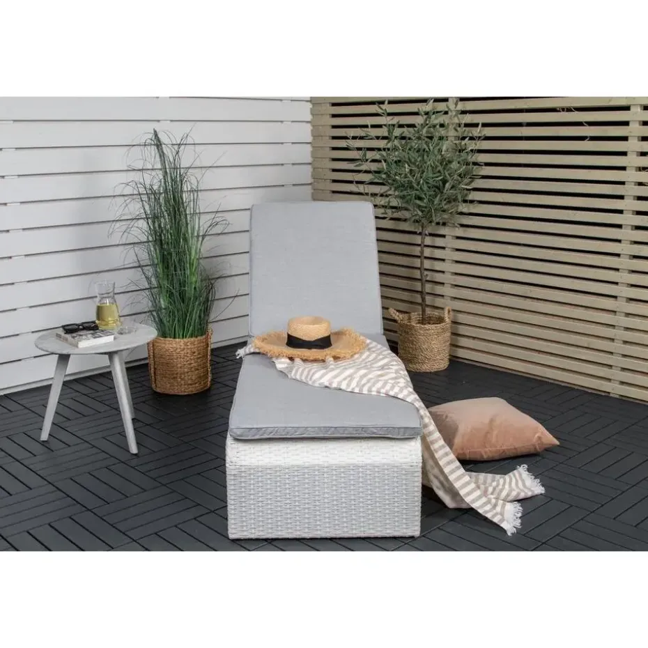 Svea - Yuri ligbed - wicker - wit/grijs